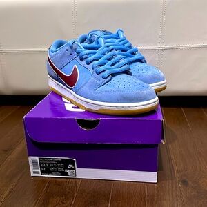 Nike SB Dunk Low Philadelphia Phillies Size 10.5